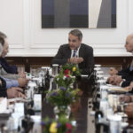 Σε εξέλιξη η κρίσιμη συνάντηση Μητσοτάκη – αγροτών στο Μέγαρο Μαξίμου