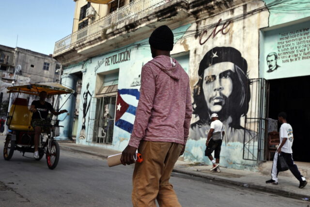 Κούβα: Διαδήλωση μπροστά από την πρεσβεία των ΗΠΑ κατά του αμερικανικού ιμπεριαλισμού