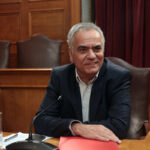 Κόντρα Σκουρλέτη – ΝΔ στην Εξεταστική: «Είστε τσιράκια της οικονομικής ολιγαρχίας»