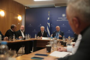 Συνάντηση Τσιάρα με εκπροσώπους αγροτών από τα μπλόκα της Βόρειας Ελλάδας και της Εύβοιας