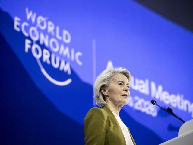 Παγκόσμιο Οικονομικό Φόρουμ: Ισχυρή ευρωπαϊκή απάντηση στις απειλές του Τραμπ υποσχέθηκε η πρόεδρος της Κομισιόν
