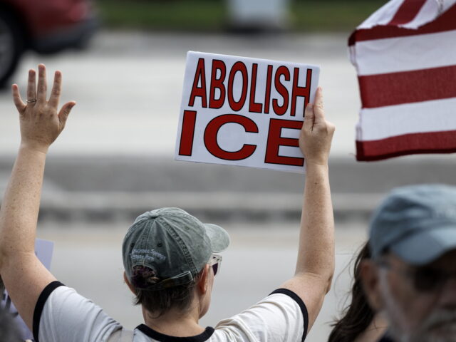 Αποσύρονται από τη Μινεάπολη οι ομοσπονδιακοί πράκτορες της ICE