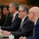 Κίνα: Στάρμερ και Σι συζήτησαν για τους δασμούς και ταξίδια χωρίς βίζα