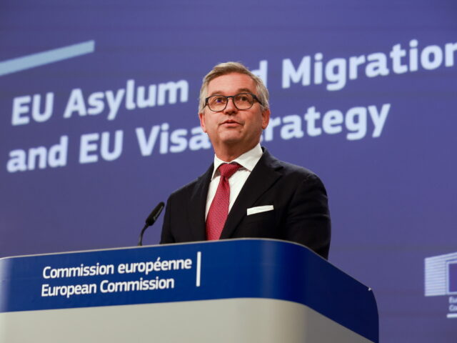 Η Κομισιόν παρουσίασε πενταετή στρατηγική για τη μετανάστευση και το άσυλο
