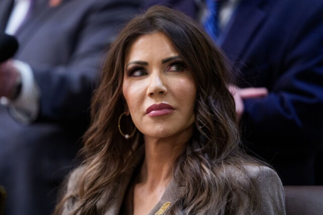 Ο Ντόναλντ Τραμπ απέπεμψε την υπουργό Εσωτερικής Ασφάλειας Κρίστι Νόεμ