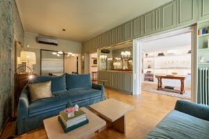 Mid-century μνήμη και σύγχρονη κατοίκηση στο Κολωνάκι