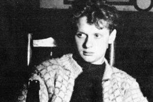 «Το πορτρέτο του καλλιτέχνη ως νεαρού σκύλου»: μία εξαιρετική εισαγωγή στον ποιητικό κόσμο του Ντύλαν Τόμας