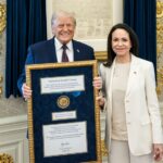 ΗΠΑ: Η Ματσάδο έδωσε το Νόμπελ Ειρήνης στον Τραμπ