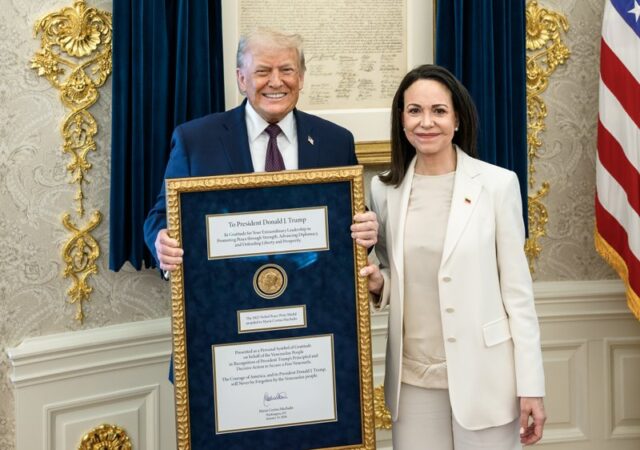 ΗΠΑ: Η Ματσάδο έδωσε το Νόμπελ Ειρήνης στον Τραμπ