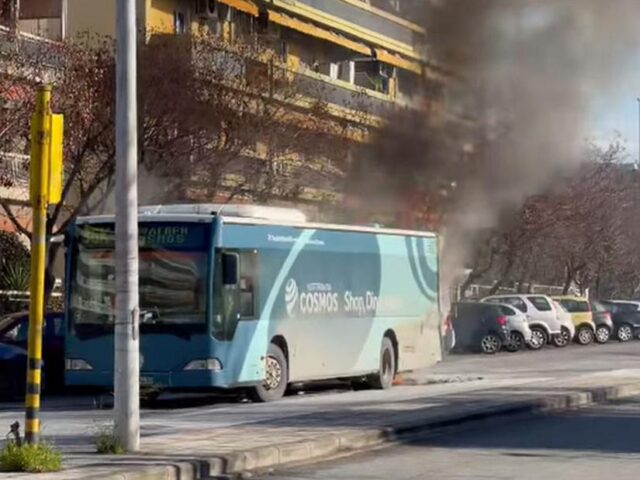 Λεωφορείο του ΟΑΣΘ τυλίχθηκε στις φλόγες