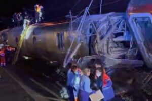 Εκτροχιασμός τρένων στην Ισπανία: Πληροφορίες για νεκρούς, τραυματίες και εγκλωβισμένους