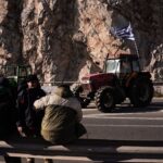Αγροτικές κινητοποιήσεις: Έκλεισε η εθνική οδός Αθηνών-Λαμίας