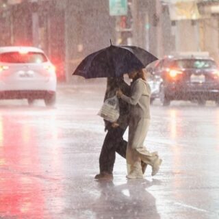 Ισχυρές βροχές και καταιγίδες από σήμερα έως την Πέμπτη στη δυτική και βορειοανατολική Ελλάδα