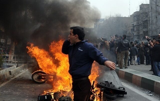 Ιράν: Η Τεχεράνη προειδοποίησε τις ΗΠΑ ότι θα απαντήσει σε τυχόν επίθεση – Τους 116 έχουν φτάσει οι νεκροί στις διαδηλώσεις