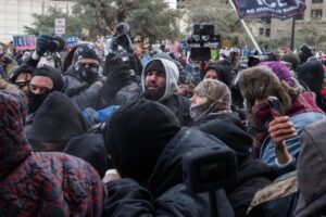 ΗΠΑ: Διαδηλωτές κατά της ICE διώχνουν κάπου δέκα ακτιβιστές της ακροδεξιάς από το κέντρο της Μινεάπολης