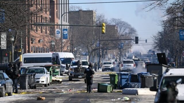 Δολοφονία Άλεξ Πρέτι : Οι γονείς του καταγγέλλουν τους «τραμπούκους» της ICE που σκότωσαν τον γιο τους και τα «αηδιαστικά ψέματα» της κυβέρνησης Ντ.Τραμπ
