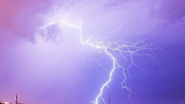 «Κόκκινος συναγερμός» για την κακοκαιρία που θα πλήξει αύριο τη χώρα