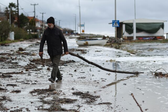 Εικόνες καταστροφής στη Λάρισα από την κακοκαιρία