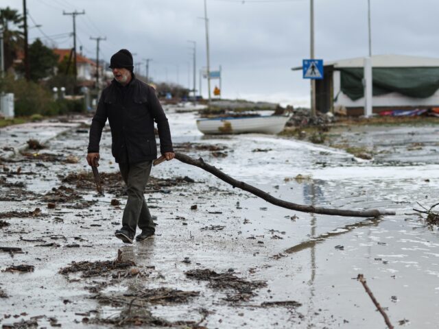 Εικόνες καταστροφής στη Λάρισα από την κακοκαιρία