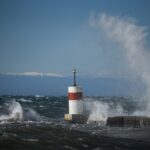 Θυελλώδεις άνεμοι «σαρώνουν» την Θεσσαλονίκη – Πτώσεις δέντρων και ζημιές