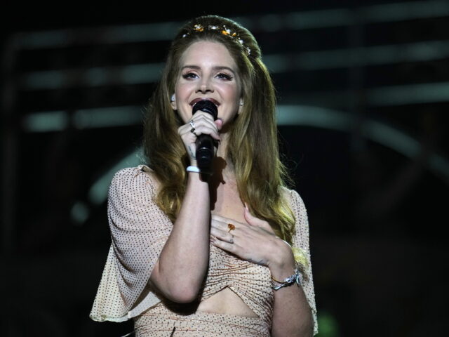 «White Feather Hawk Tail Deer Hunter»: Το νέο τραγούδι της Lana Del Rey από το επερχόμενο άλμπουμ «Stove»