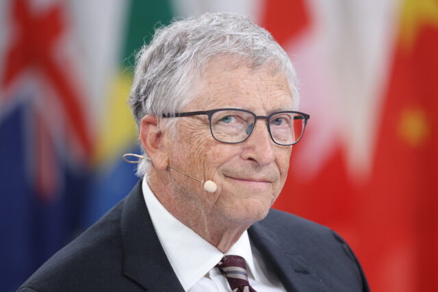 Μπιλ Γκέιτς: «Αναλαμβάνω την ευθύνη» για τις επαφές με τον Έπστιν