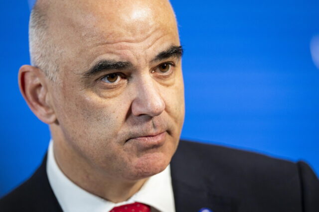 Στην Ελλάδα ο Αλέν Μπερσέ – Ποια θέματα θα συζητήσει κατά την παραμονή του