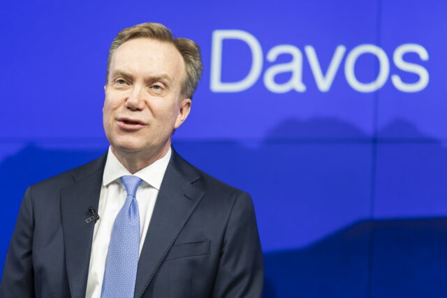 Σκάνδαλο Έπστιν: Παραιτήθηκε ο επικεφαλής του Παγκόσμιου Οικονομικού Φόρουμ