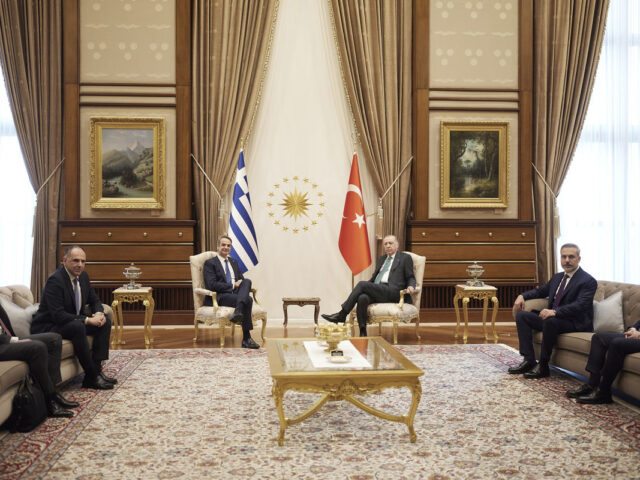 Σε εξέλιξη η συνάντηση Μητσοτάκη με Ερντογάν στην Άγκυρα