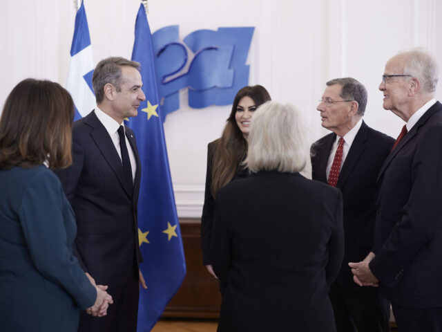 Συνάντηση Μητσοτάκη με αντιπροσωπεία του αμερικανικού Κογκρέσου