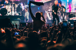 Release Athens: 10 χρόνια ιδρώτας, δάκρυα και σινγκαλόνγκ μέχρι την Αίγινα