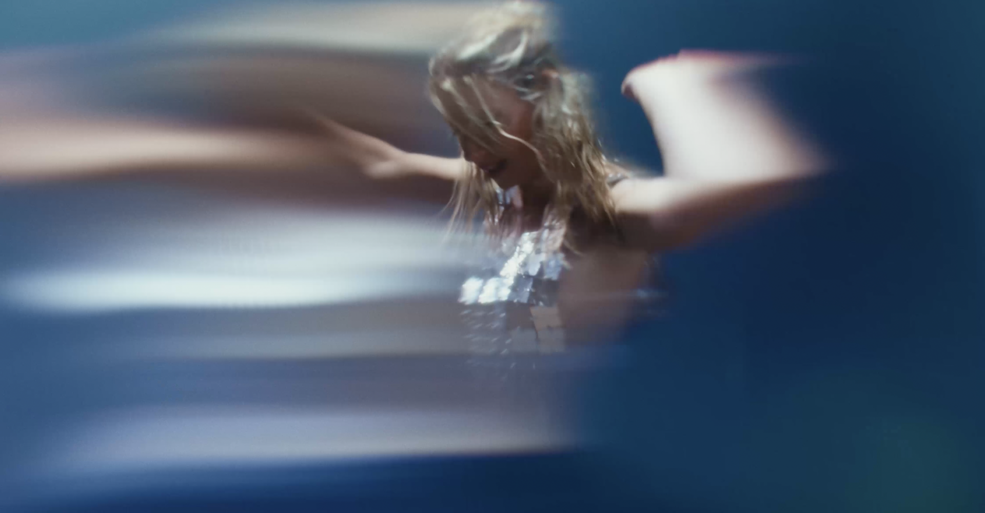 Αποκλειστικό : Δείτε πρώτοι το νέο εντυπωσιακό video clip της Irene Skylakaki