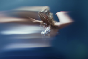 Αποκλειστικό : Δείτε πρώτοι το νέο εντυπωσιακό video clip της Irene Skylakaki