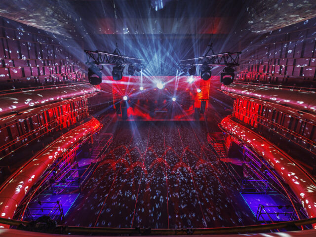 Πρώτες φωτογραφίες από τη μεταμόρφωση της Στέγης για το STEGI.RADIO TAKEOVER