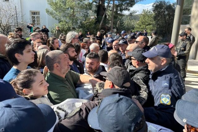 Ένταση στο νοσοκομείο Μυτιλήνης κατά την άφιξη του Άδωνι Γεωργιάδη