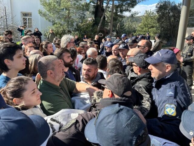 Ένταση στο νοσοκομείο Μυτιλήνης κατά την άφιξη του Άδωνι Γεωργιάδη