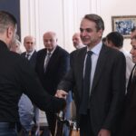 Συνάντηση Μητσοτάκη με αγρότες: Προτεραιότητα η οριστική εκρίζωση της ευλογιάς