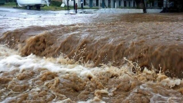 Λάρισα: Σοβαρά προβλήματα από την κακοκαιρία στα παράλια του νομού