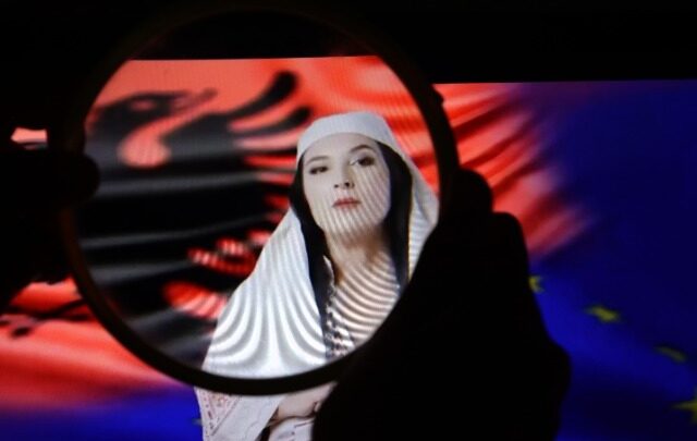 Αλβανία: Ηθοποιός μηνύει την κυβέρνηση επειδή χρησιμοποίησε τα χαρακτηριστικά του προσώπου και της φωνής της για το avatar της «υπουργού Τεχνητής Νοημοσύνης»