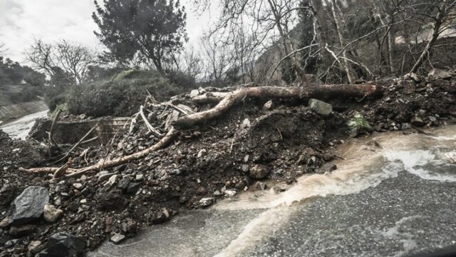 Υποχώρησε επαρχιακός δρόμος στα Τζουμέρκα
