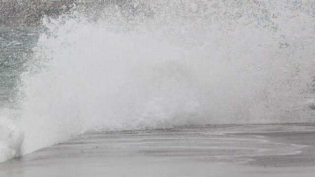 Χίος: Θυελλώδεις άνεμοι με ριπές 10 μποφόρ πλήττουν από το πρωί το νησί