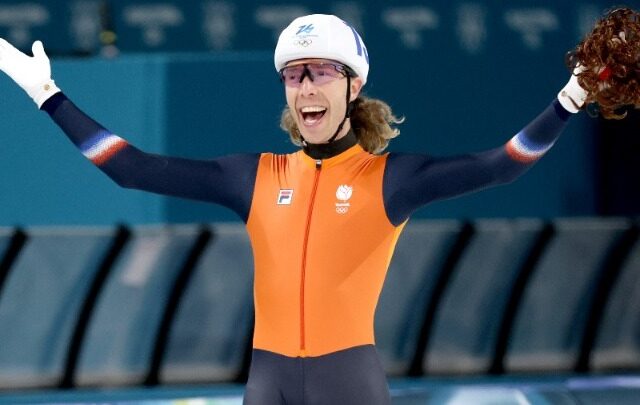 «Χρυσός» Ολυμπιονίκης στα 40 του χρόνια ο Ολλανδός Μπέργκσμα στον αγώνα πατινάζ ταχύτητας μαζικής εκκίνησης