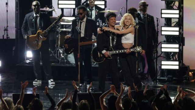 Το APT των Bruno Mars και Rose ανακηρύχθηκε το τραγούδι με τις περισσότερες πωλήσεις το 2025