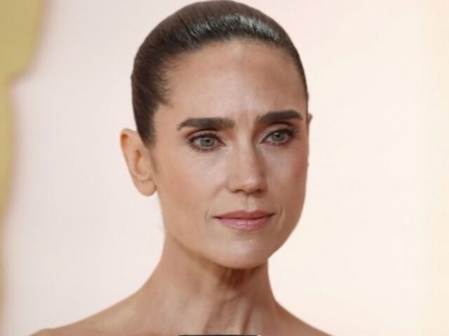 Τζένιφερ Κόνελι και Άνα ντε Άρμας στη νέα κατασκοπευτική σειρά της Apple