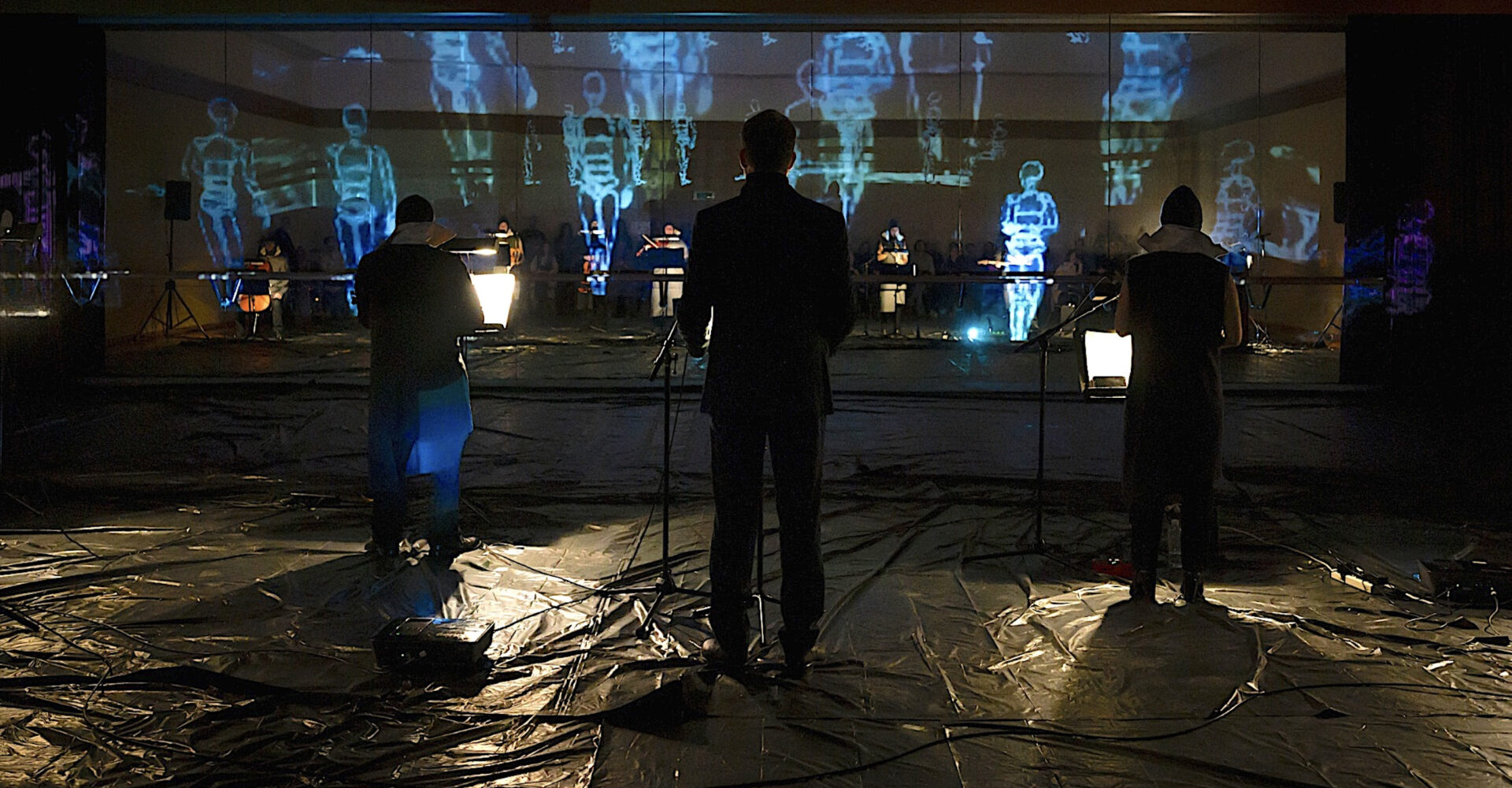 Γιώργος Δρίβας: «Βρίσκω τρομερά ενδιαφέρον ένα έργο βασισμένο στην Τεχνητή Νοημοσύνη να προκαλεί σε τόσους θεατές συγκίνηση»