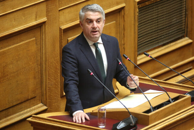 Διεγράφη από την Κοινοβουλευτική Ομάδα του ΠΑΣΟΚ ο Οδυσσέας Κωνσταντινόπουλος