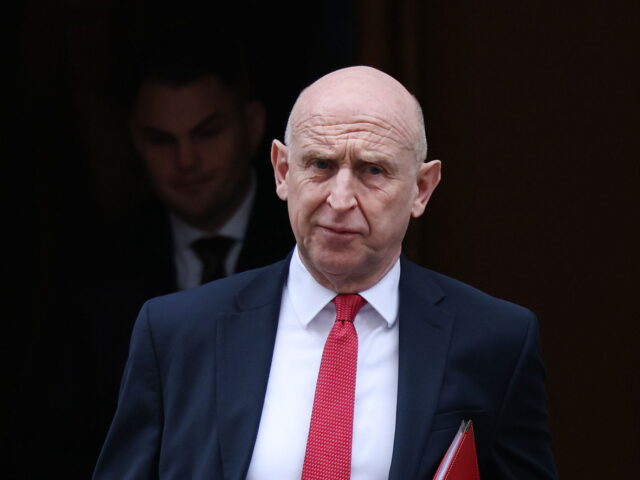 Εκτάκτως στην Κύπρο ο Βρετανός υπουργός Άμυνας