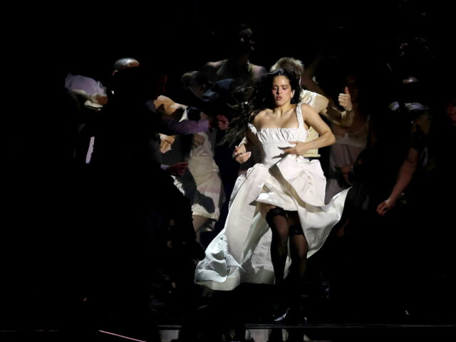 Η Rosalía ως σύγχρονη Αφροδίτη, με την υπογραφή του Δημήτρη Παπαϊωάννου