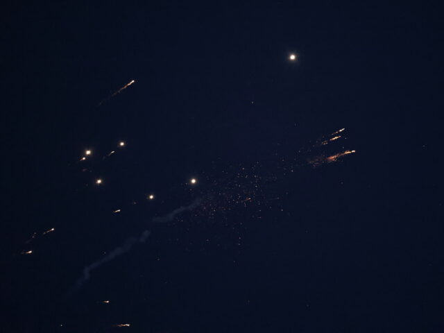 Ομοβροντία ιρανικών πυραύλων εναντίον του Ισραήλ – Νέα ισραηλινά πλήγματα στο Ιράν