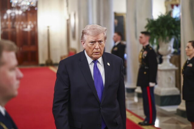 Ντόναλντ Τραμπ: «Πολύ αργά» για συνομιλίες με το Ιράν